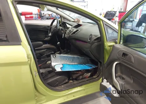 2013 Ford Fiesta Se z USA, uszkodzony, nr VIN 3FADP4BJ5DM194527